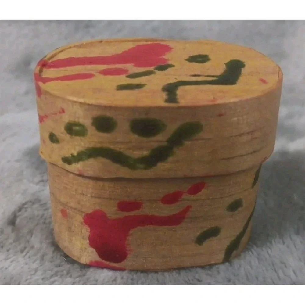 6 Vintage‎ Tiny Guatemalan Worry Dolls Handmade in Hànd Painted Wood Box